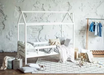 Детская кровать с бортиком RooRoom кд-1Р с бортиком Розовая